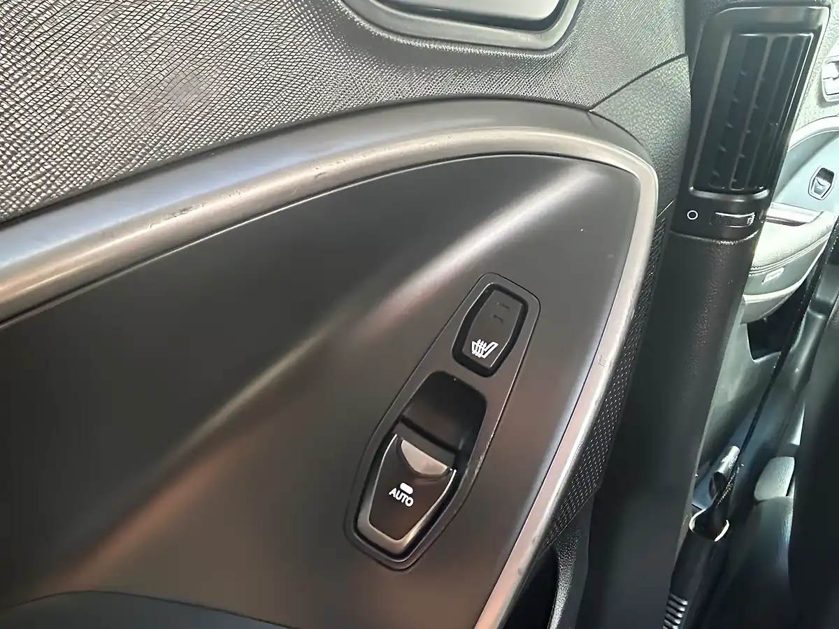Used 2016 Hyundai Santa Fe Prm Bd Silver - Interior and Exterior details 17