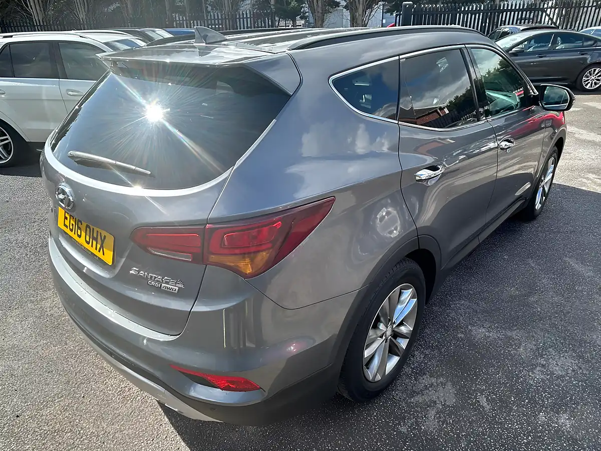 Used 2016 Hyundai Santa Fe Prm Bd Silver - Interior and Exterior details 6