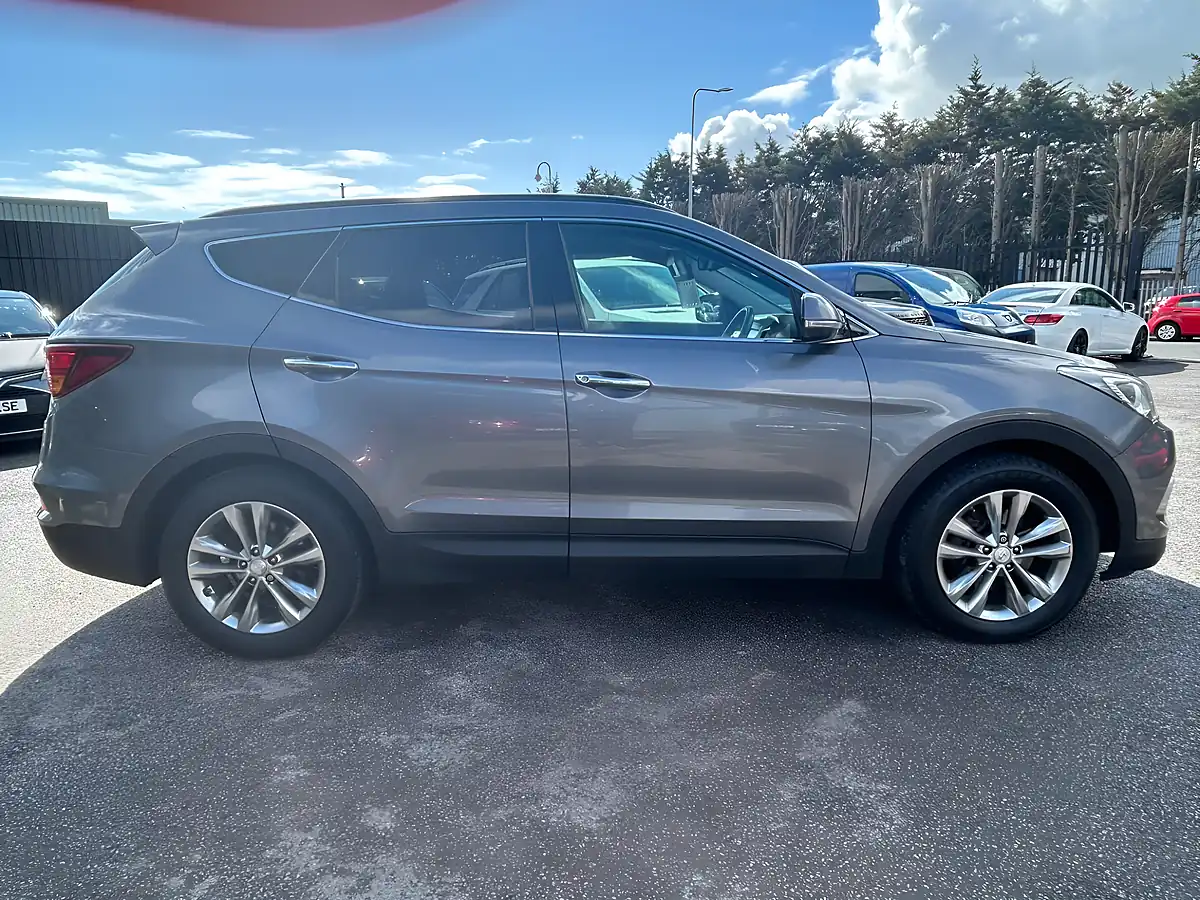 Used 2016 Hyundai Santa Fe Prm Bd Silver - Interior and Exterior details 7