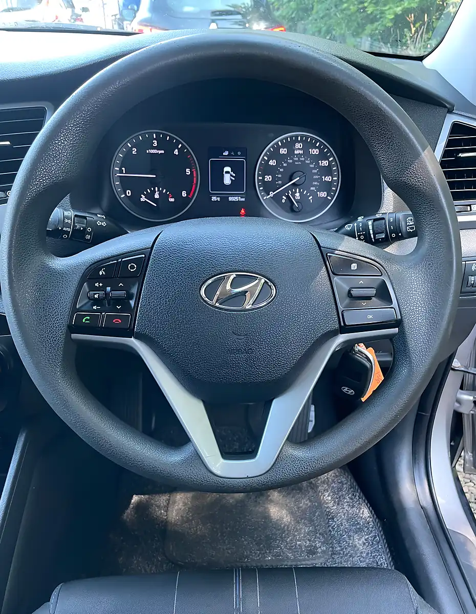 Used 2016 Hyundai Tucson Blue Drive S Beige - Interior and Exterior details 12