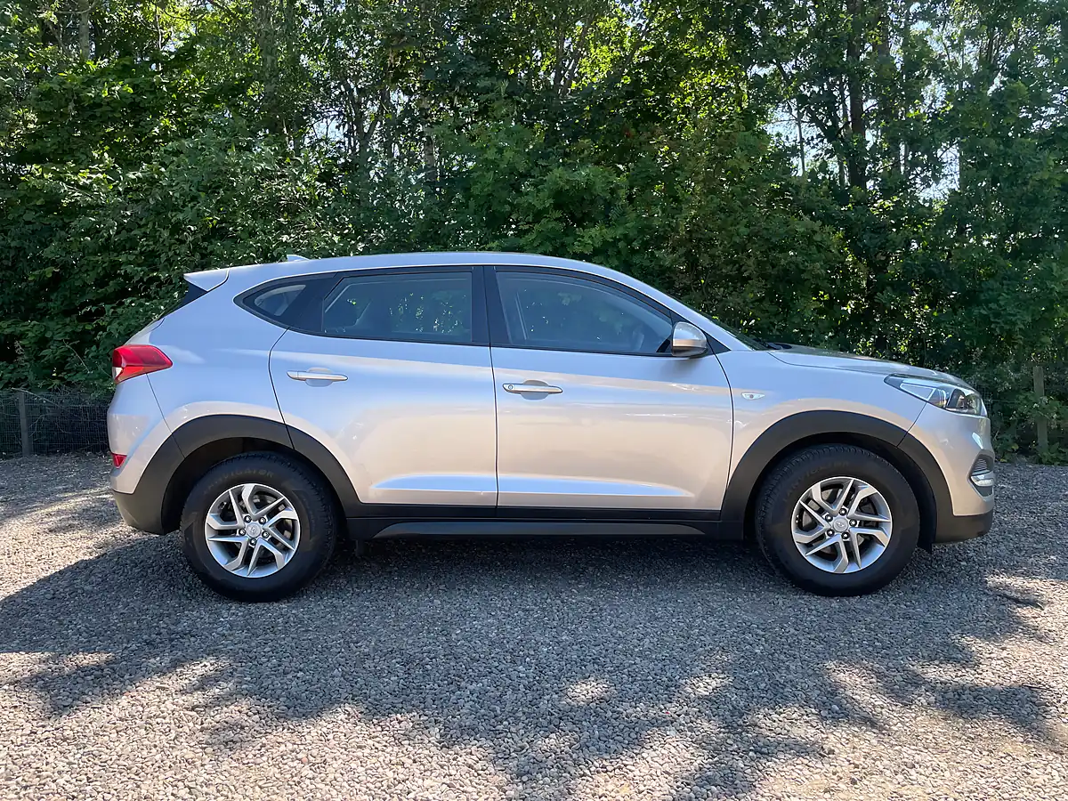 Used 2016 Hyundai Tucson Blue Drive S Beige - Interior and Exterior details 5