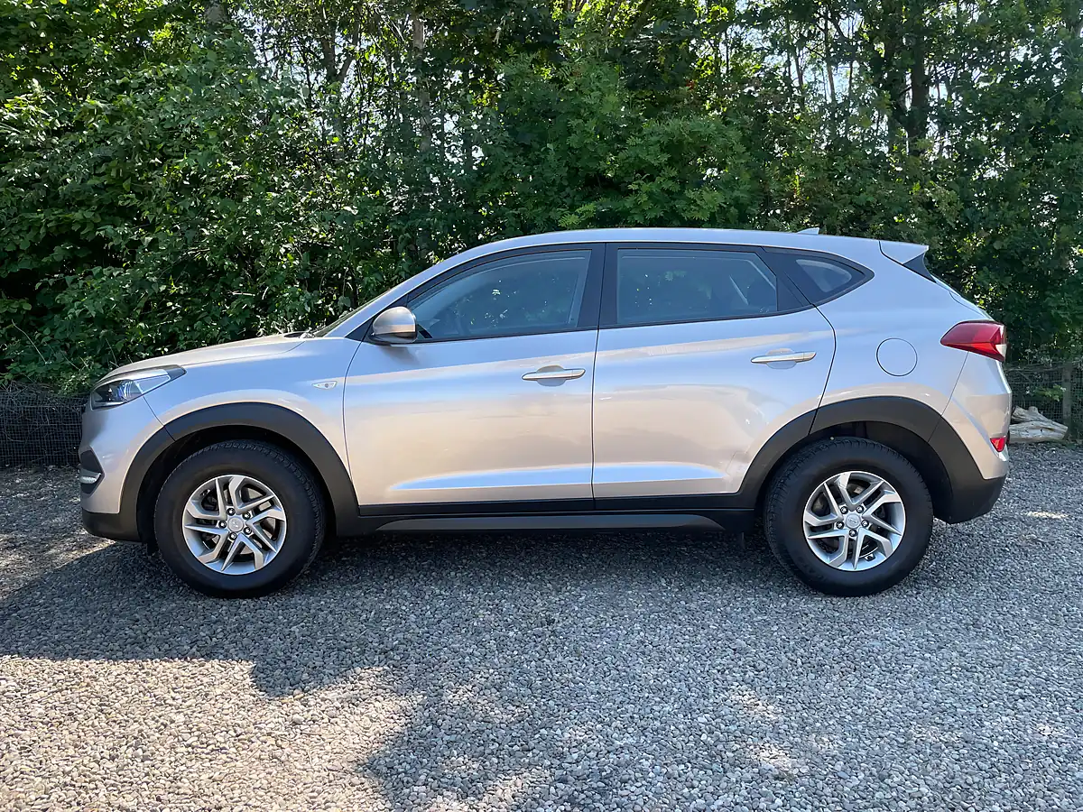 Used 2016 Hyundai Tucson Blue Drive S Beige - Interior and Exterior details 6