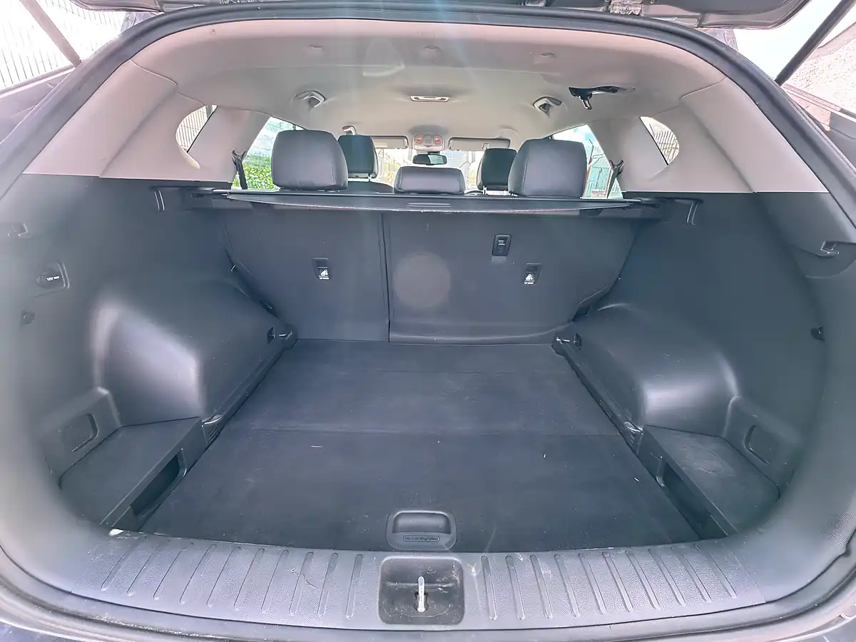 Used 2016 Hyundai Tucson Premium Grey - Interior and Exterior details 8