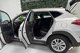 Used 2016 Hyundai Tucson Premium Platinum Silver - Interior and Exterior details 11