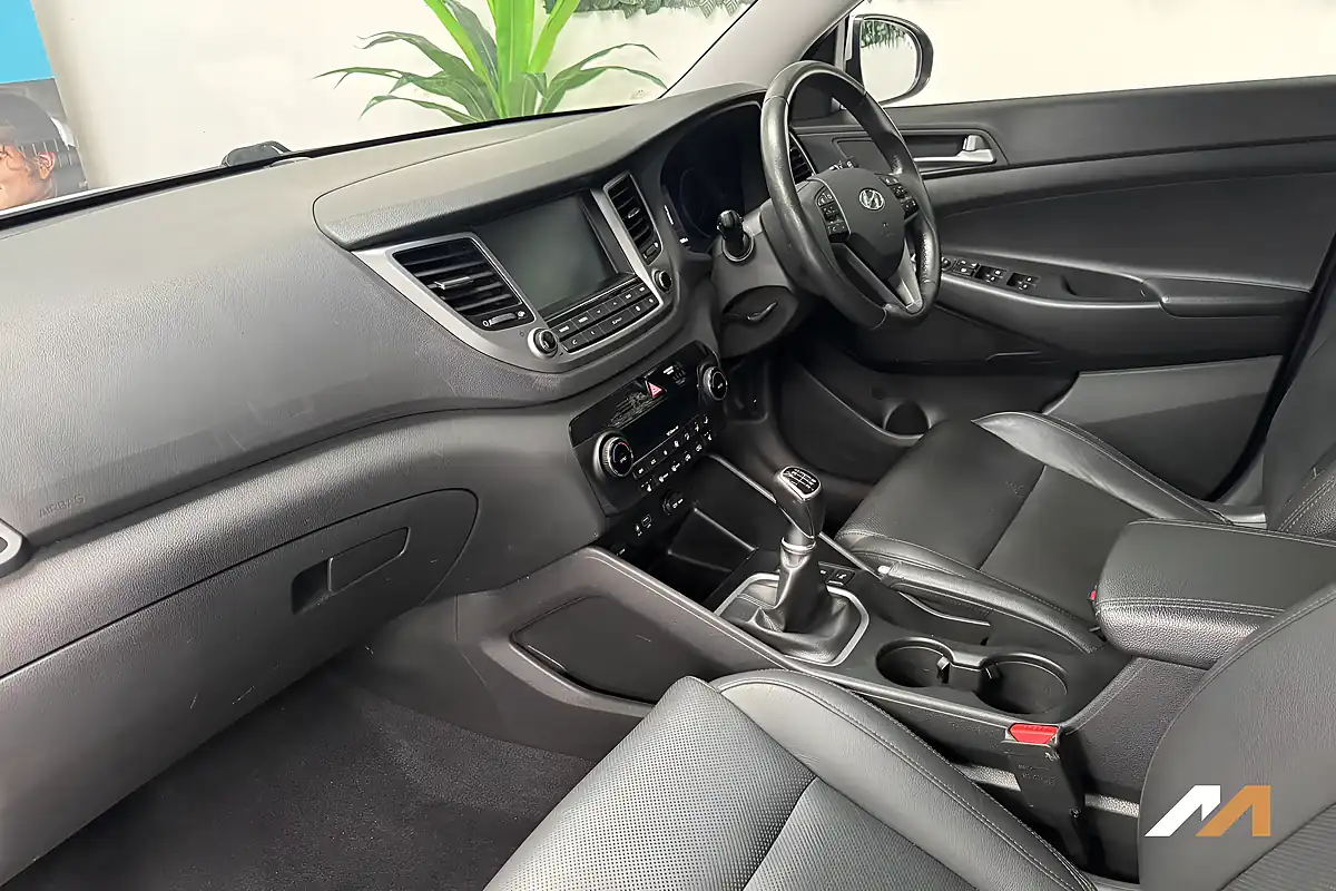 Used 2016 Hyundai Tucson Premium Platinum Silver - Interior and Exterior details 14