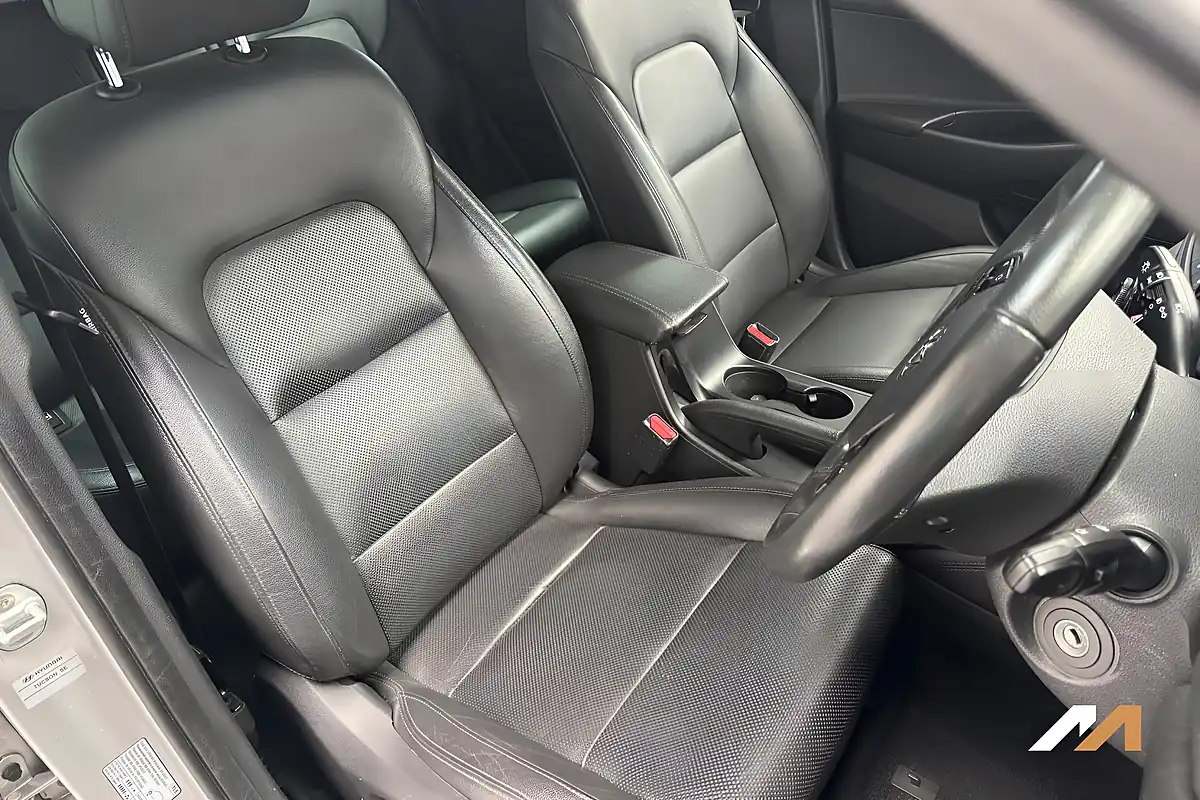 Used 2016 Hyundai Tucson Premium Platinum Silver - Interior and Exterior details 3