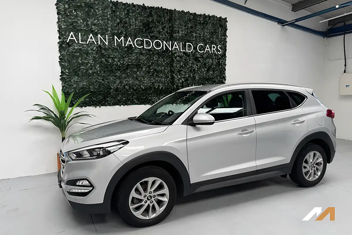 Used 2016 Hyundai Tucson Premium Platinum Silver - Interior and Exterior details 5