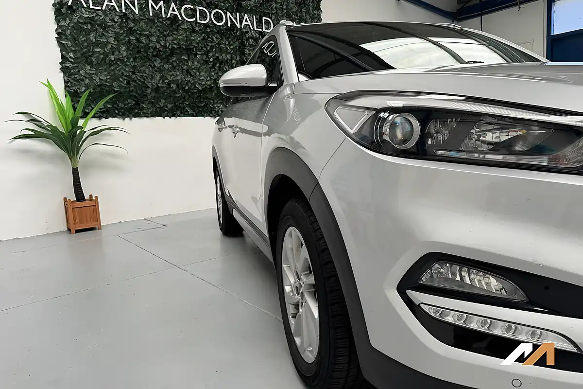Used 2016 Hyundai Tucson Premium Platinum Silver - Interior and Exterior details 9
