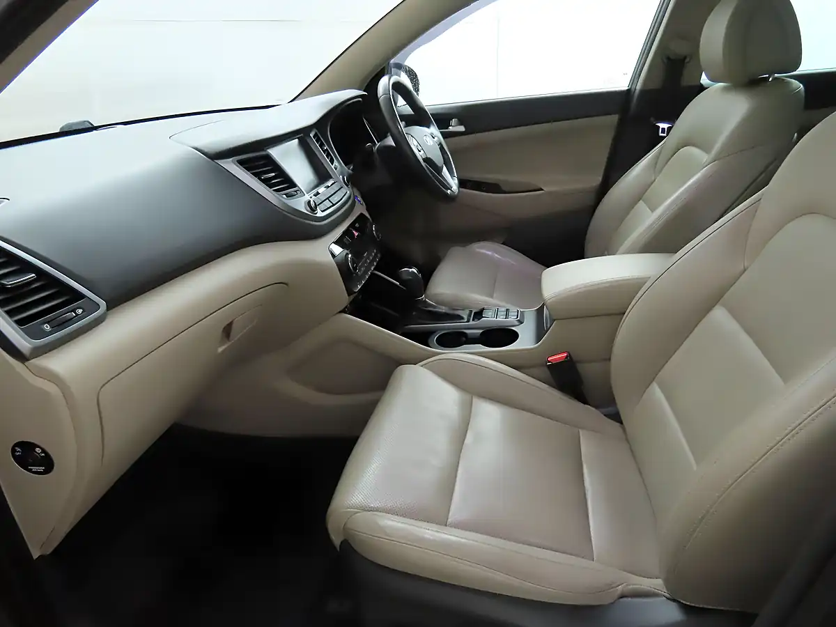 Used 2016 Hyundai Tucson Premium Se Grey - Interior and Exterior details 9