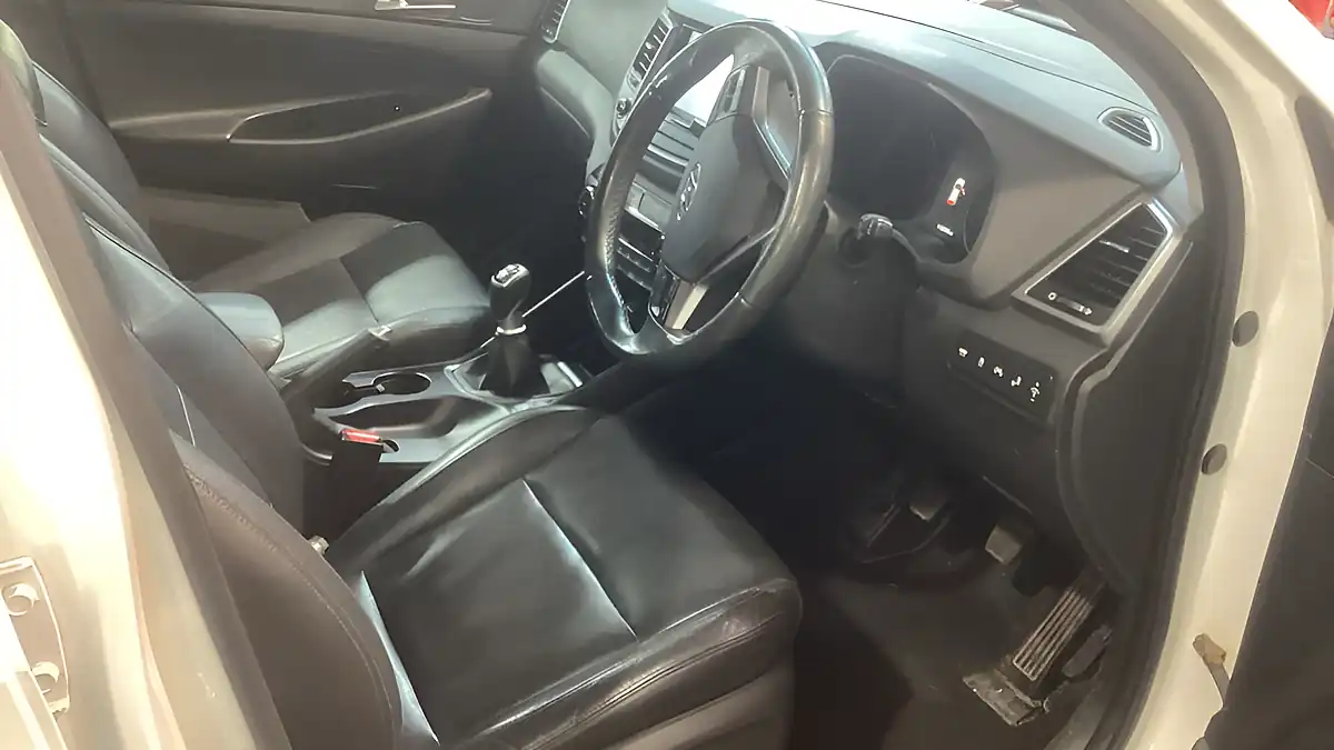 Used 2016 Hyundai Tucson Premium Se White - Interior and Exterior details 2
