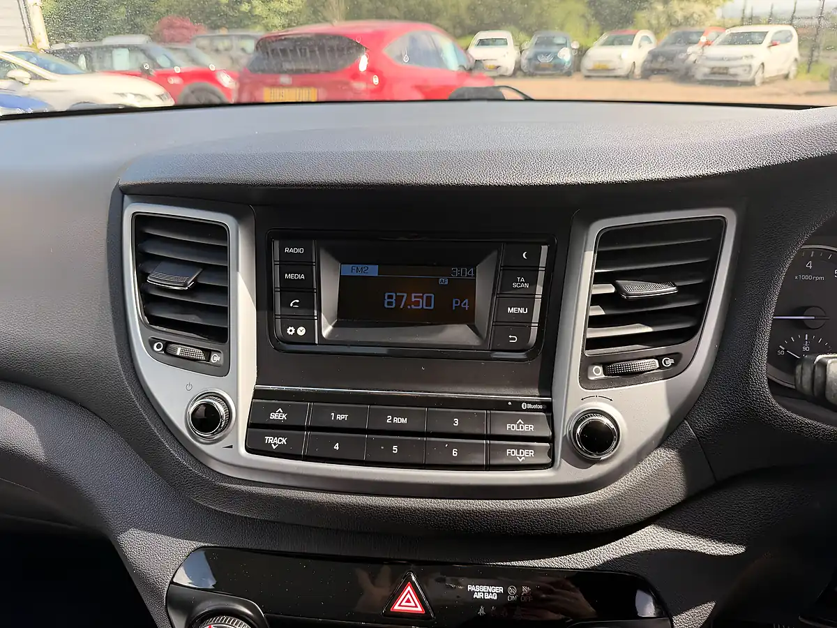 Used 2016 Hyundai Tucson S Black - Interior and Exterior details 13
