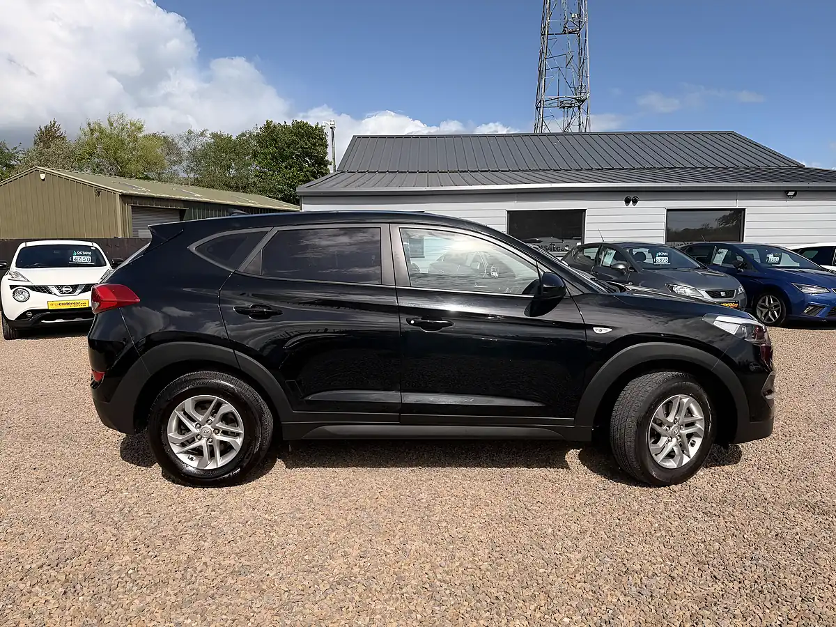 Used 2016 Hyundai Tucson S Black - Interior and Exterior details 3