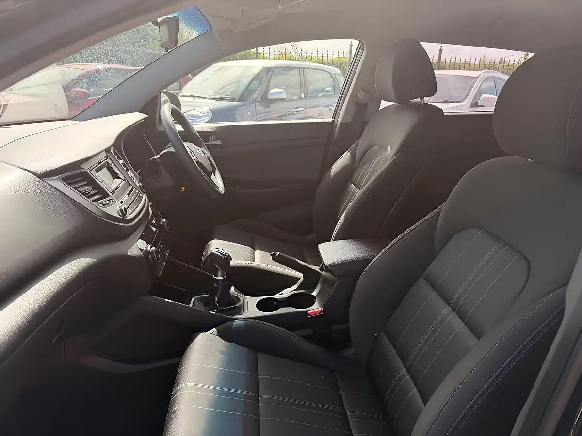 Used 2016 Hyundai Tucson S Black - Interior and Exterior details 4