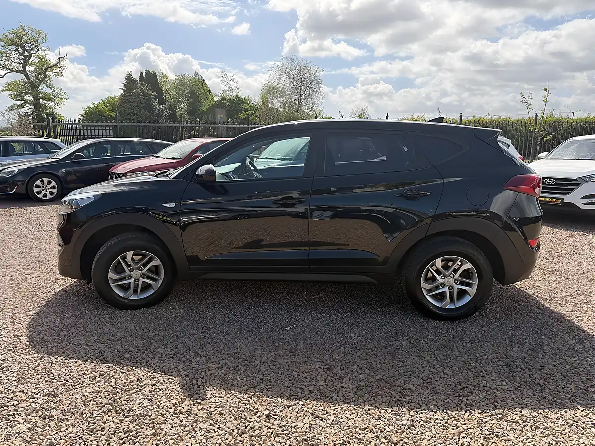 Used 2016 Hyundai Tucson S Black - Interior and Exterior details 7