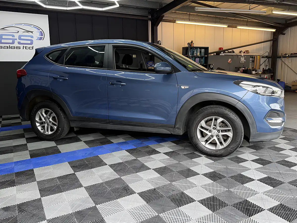 Used 2016 Hyundai Tucson S Blue - Interior and Exterior details 10