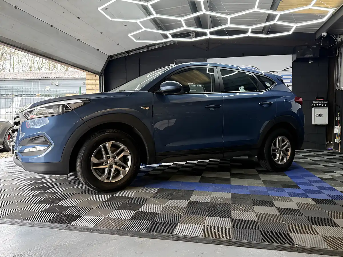Used 2016 Hyundai Tucson S Blue - Interior and Exterior details 12