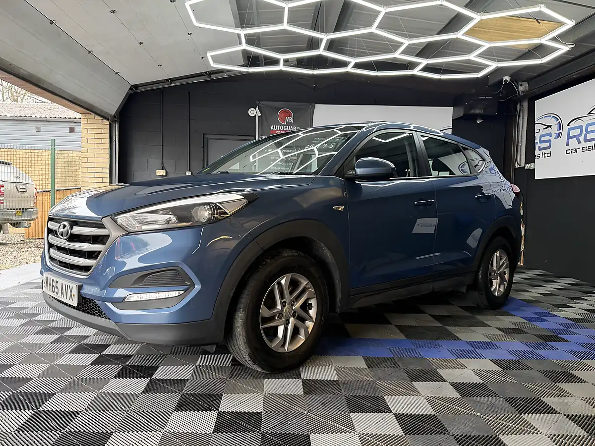 Used 2016 Hyundai Tucson S Blue - Interior and Exterior details 13