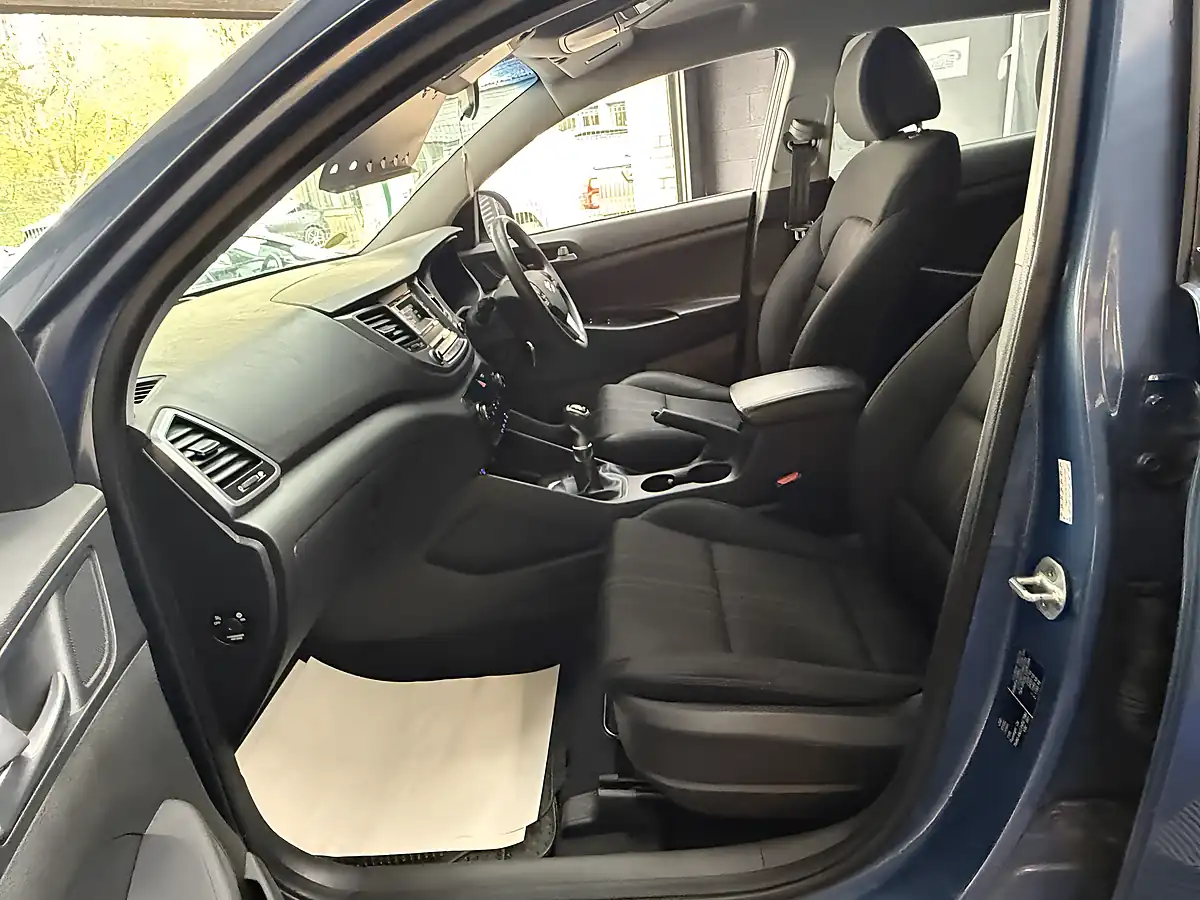 Used 2016 Hyundai Tucson S Blue - Interior and Exterior details 14