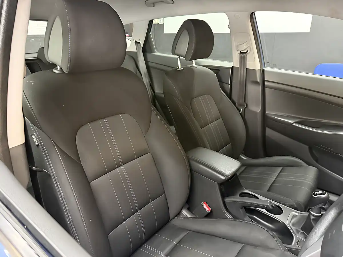 Used 2016 Hyundai Tucson S Blue - Interior and Exterior details 16