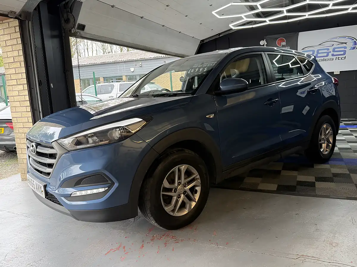 Used 2016 Hyundai Tucson S Blue - Interior and Exterior details 5