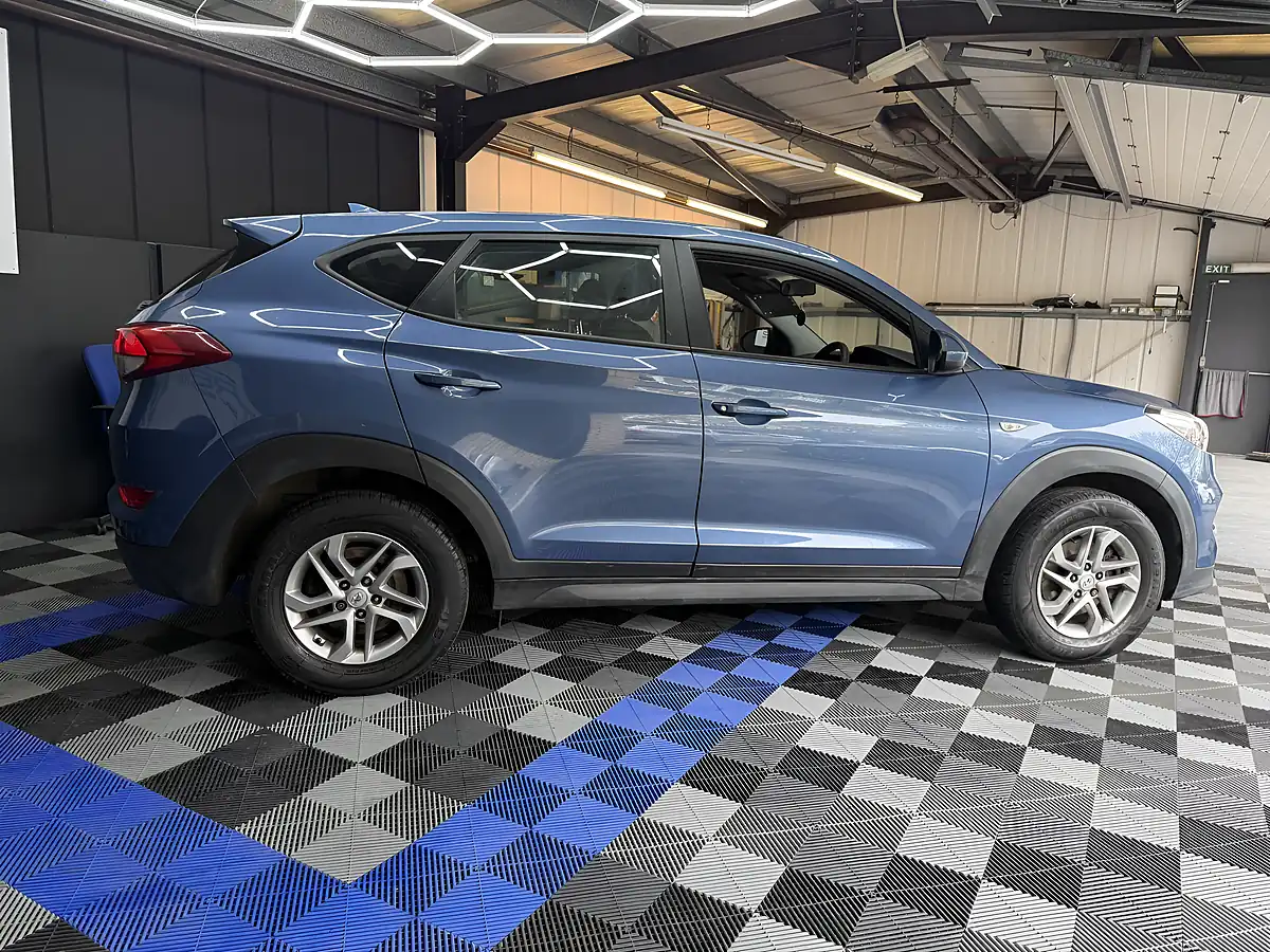 Used 2016 Hyundai Tucson S Blue - Interior and Exterior details 8