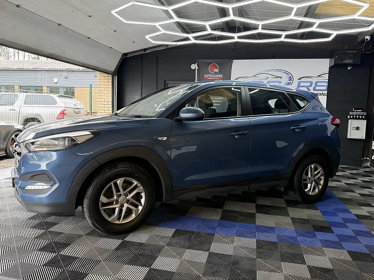 Used 2016 Hyundai Tucson S Blue - Interior and Exterior details 9