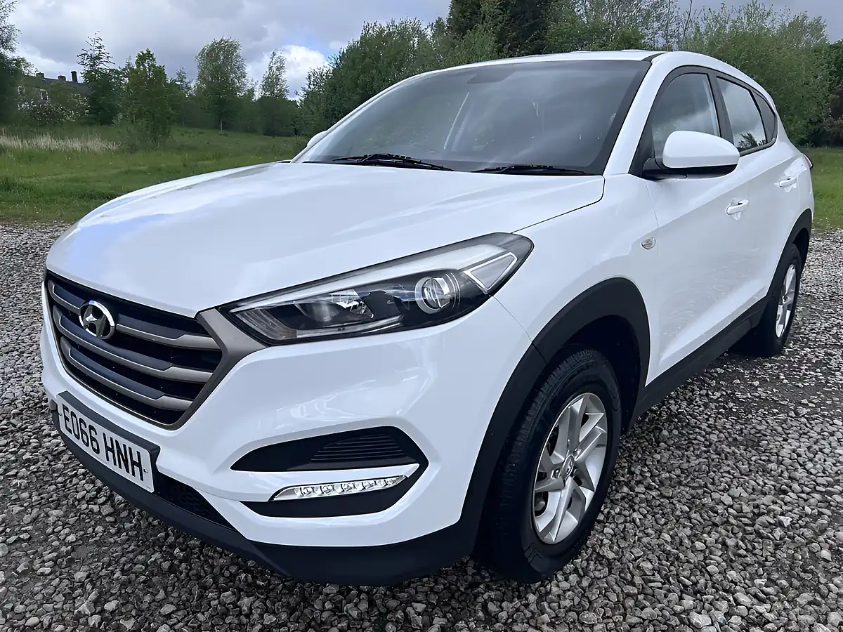 Used 2016 Hyundai Tucson S White - Front View