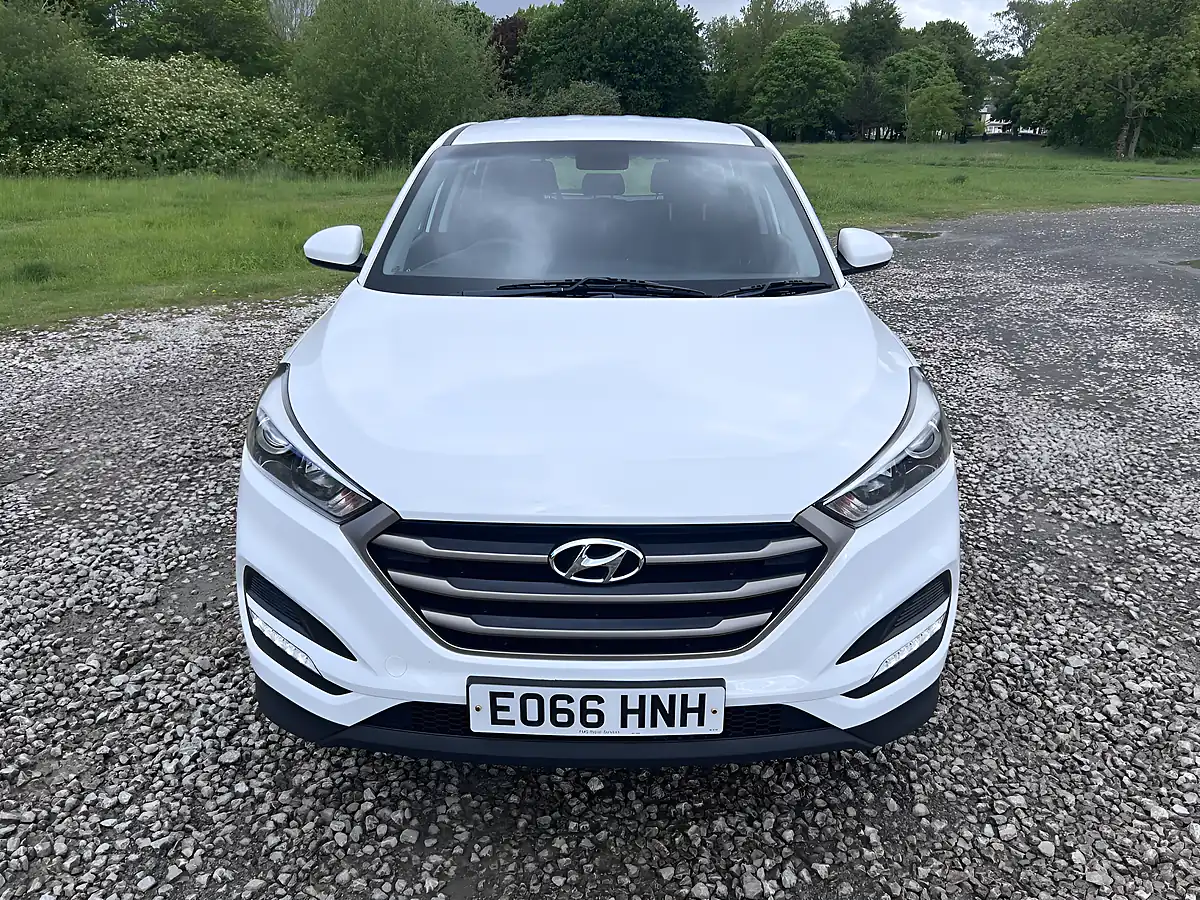 Used 2016 Hyundai Tucson S White - Interior and Exterior details 10