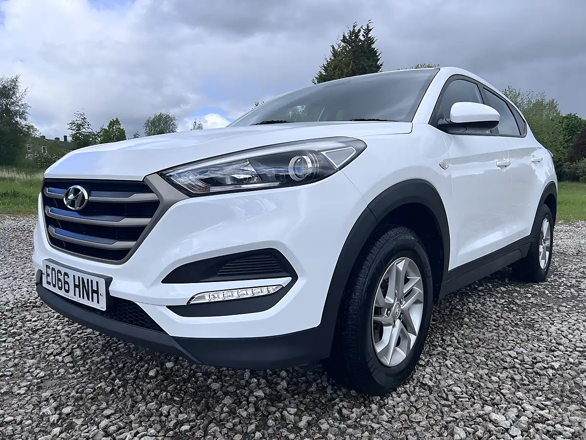Used 2016 Hyundai Tucson S White - Interior and Exterior details 11