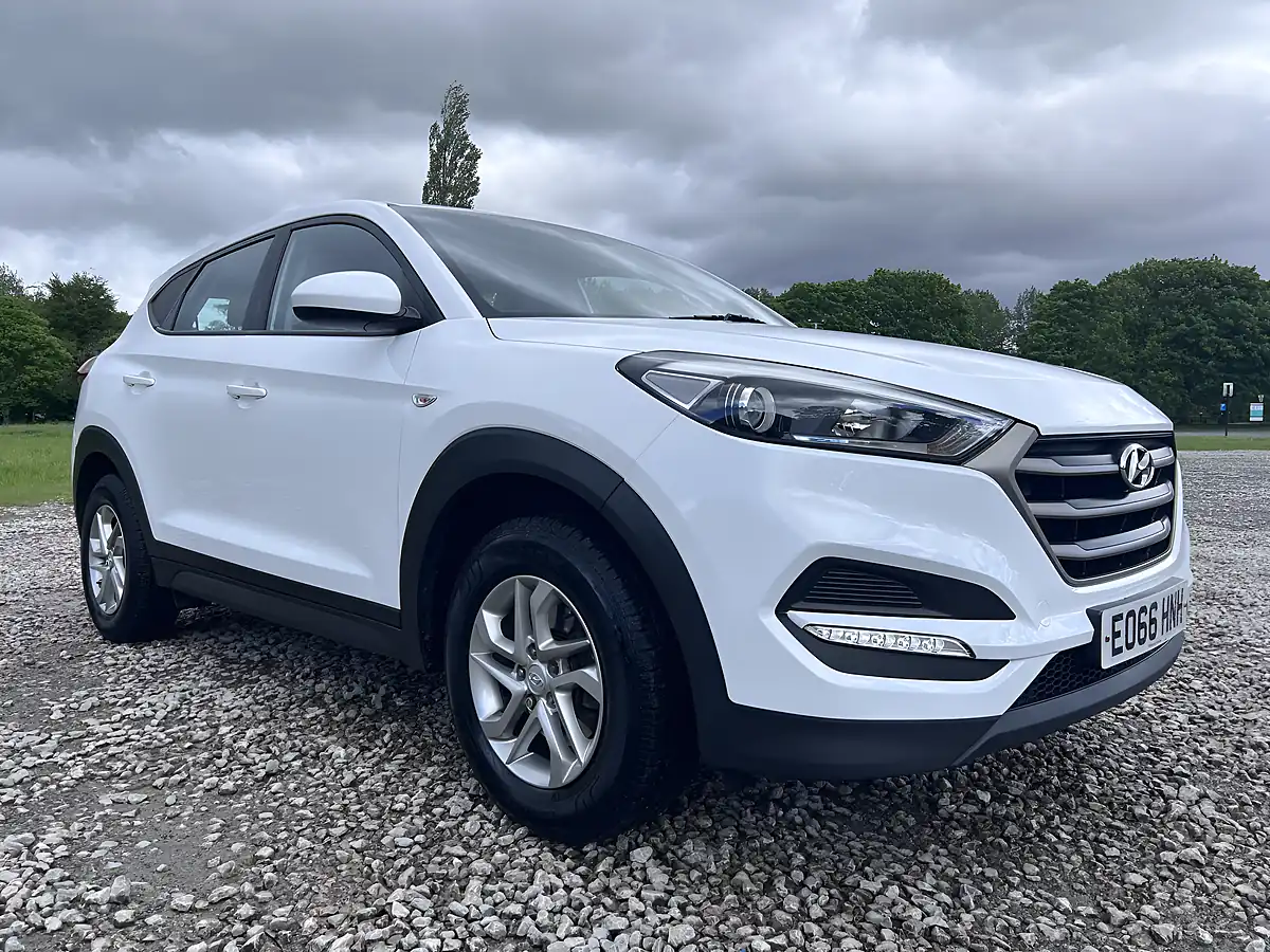 Used 2016 Hyundai Tucson S White - Interior and Exterior details 12