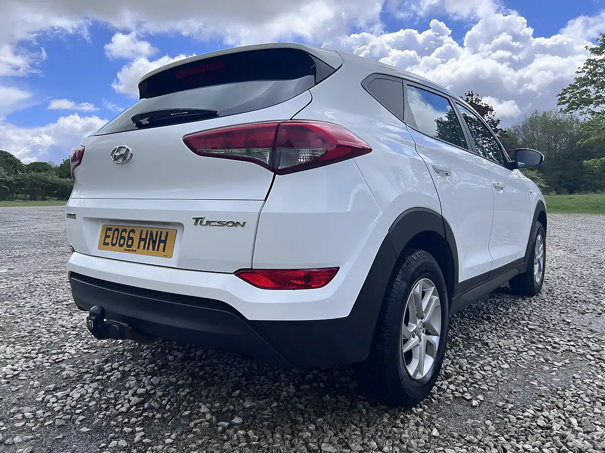 Used 2016 Hyundai Tucson S White - Interior and Exterior details 14