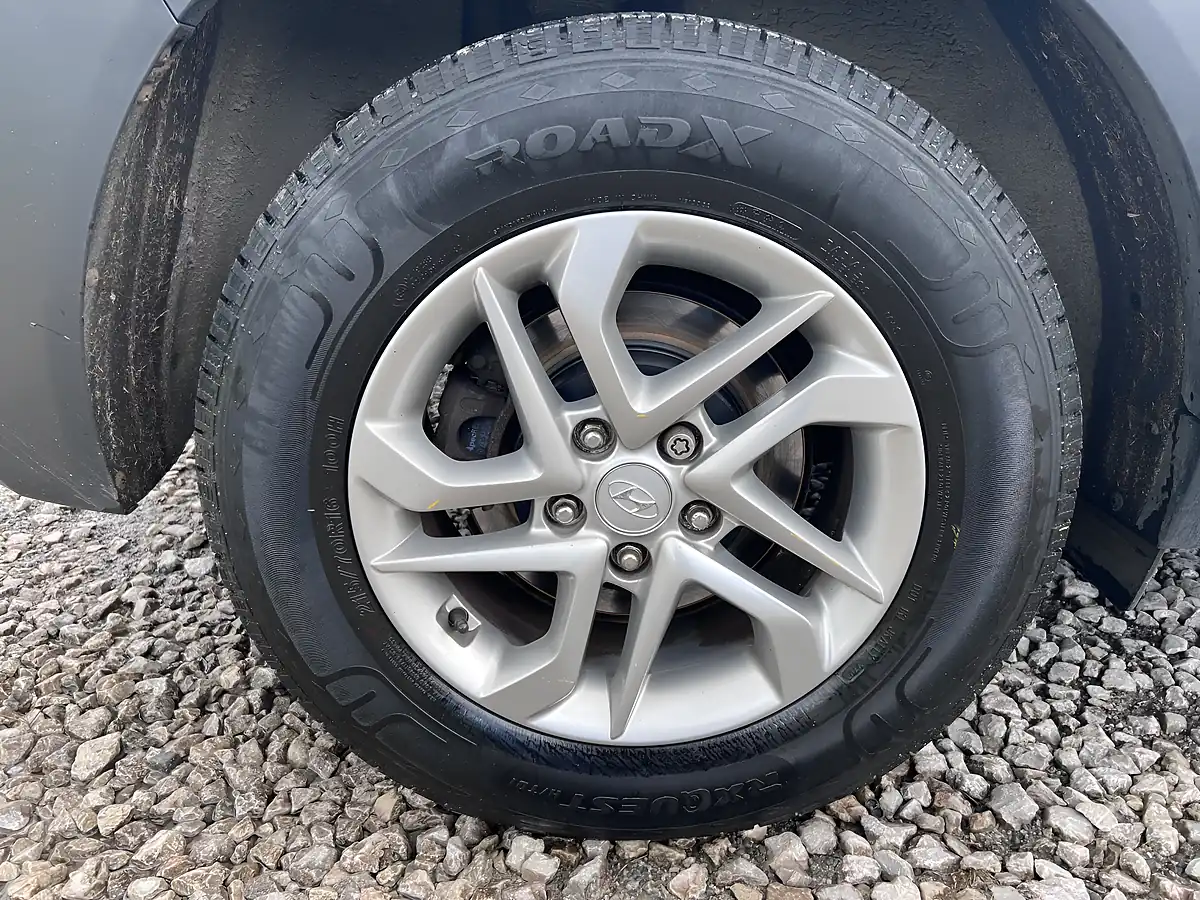 Used 2016 Hyundai Tucson S White - Interior and Exterior details 15