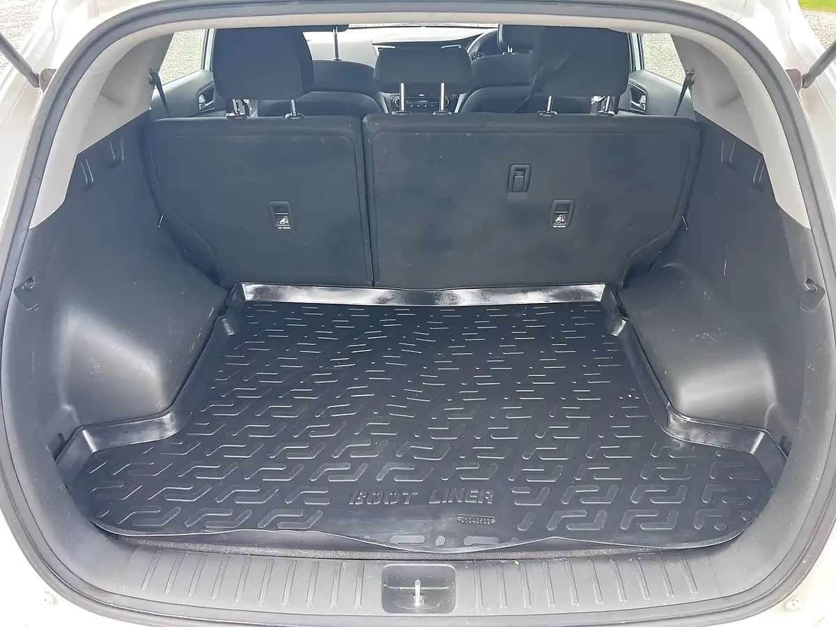 Used 2016 Hyundai Tucson S White - Interior and Exterior details 17