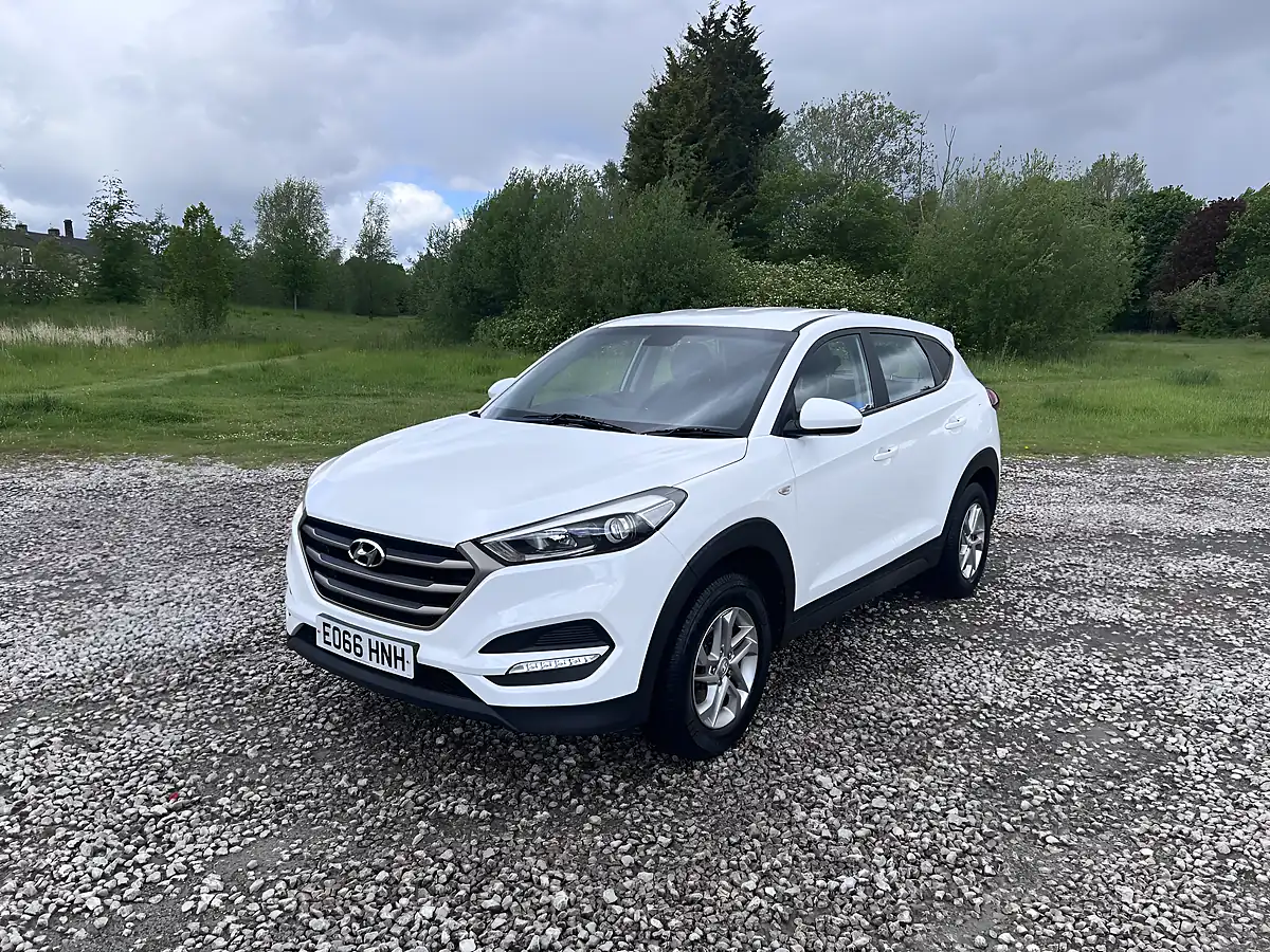 Used 2016 Hyundai Tucson S White - Interior and Exterior details 2