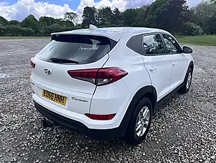 Used 2016 Hyundai Tucson S White - Interior and Exterior details 7