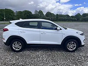 Used 2016 Hyundai Tucson S White - Interior and Exterior details 8