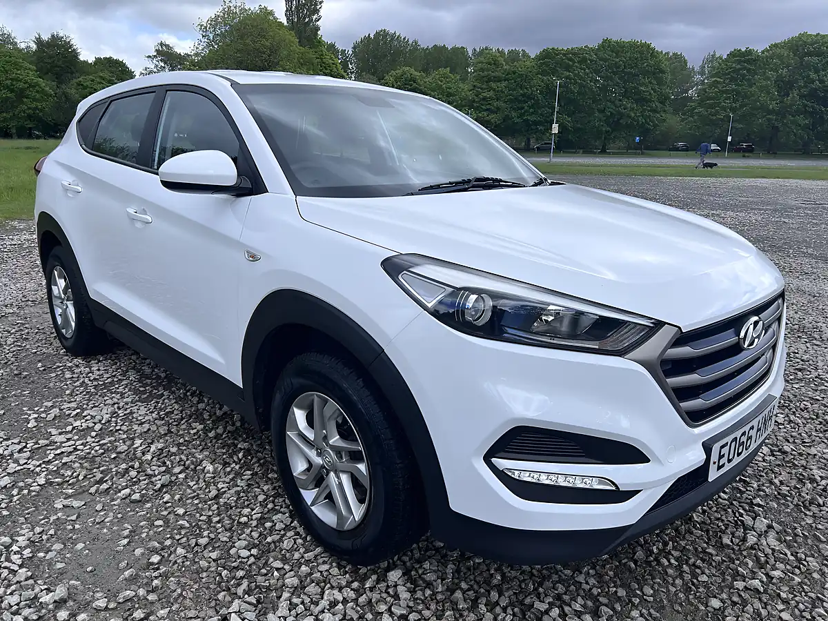 Used 2016 Hyundai Tucson S White - Interior and Exterior details 9