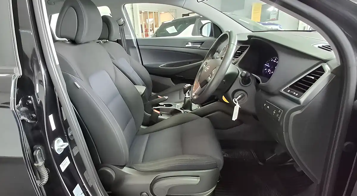 Used 2016 Hyundai Tucson Se Black - Interior and Exterior details 11
