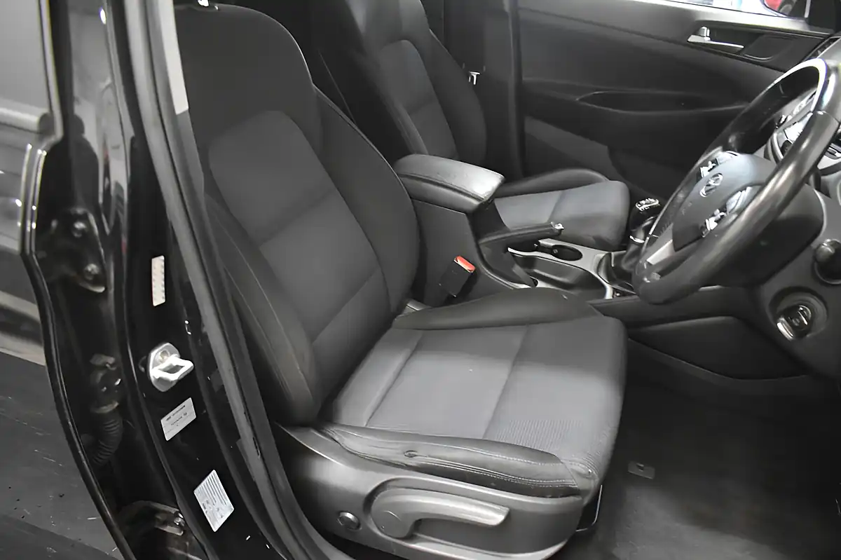 Used 2016 Hyundai Tucson Se Black - Interior and Exterior details 10