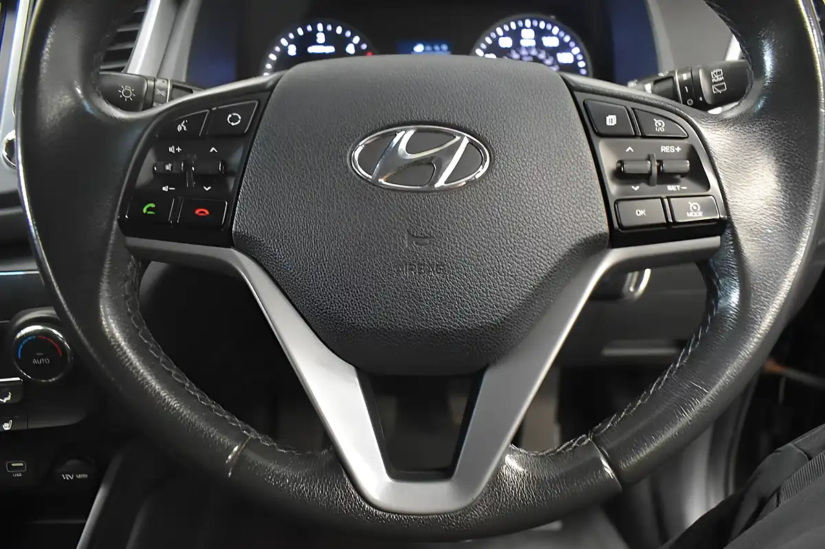 Used 2016 Hyundai Tucson Se Black - Interior and Exterior details 13