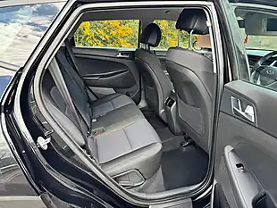 Used 2016 Hyundai Tucson Se Black - Interior and Exterior details 12