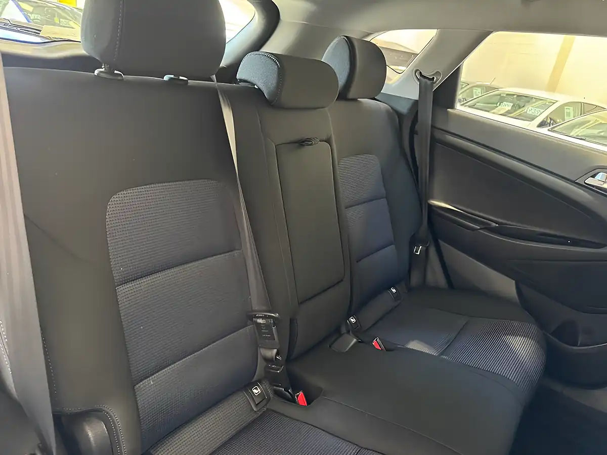 Used 2016 Hyundai Tucson Se Blue - Interior and Exterior details 11