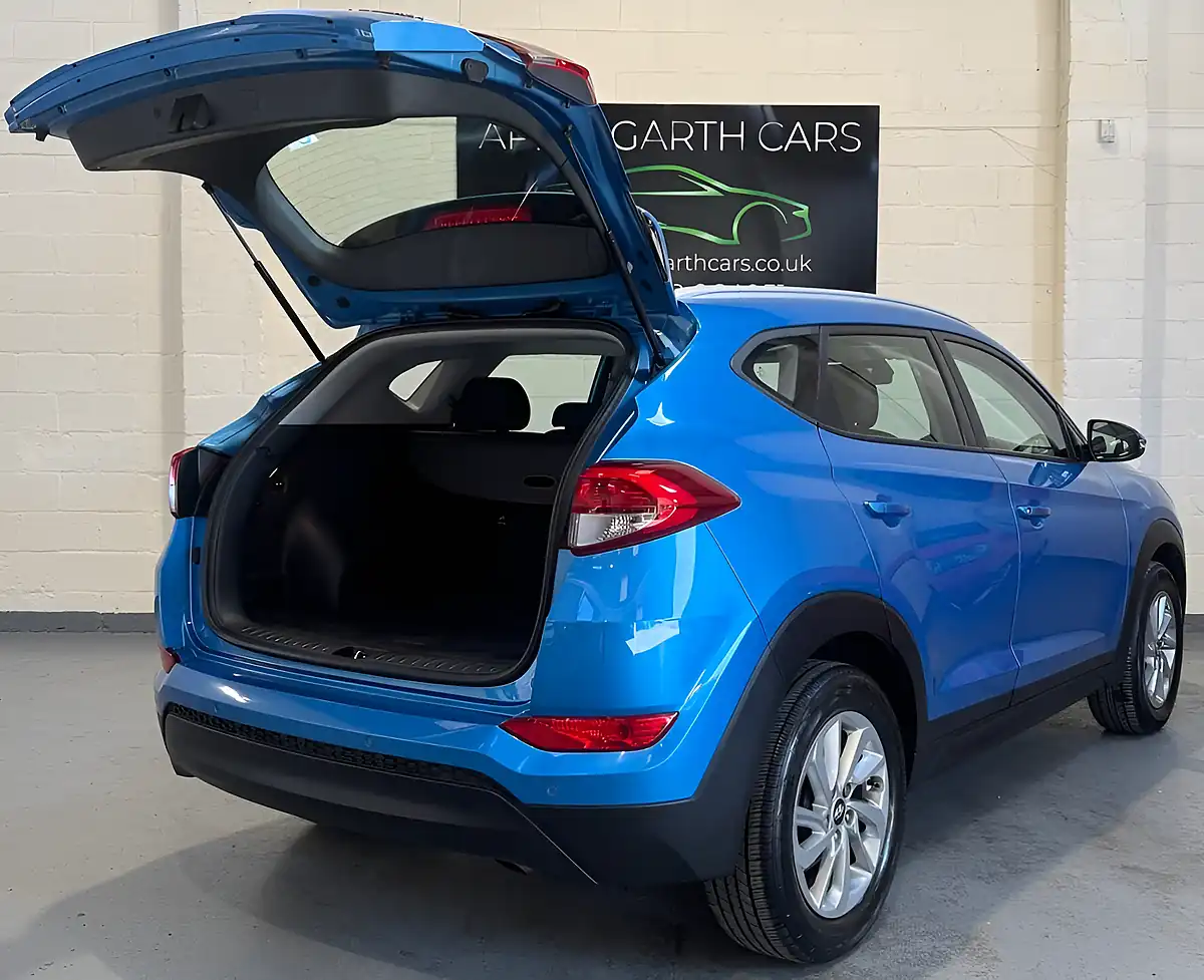 Used 2016 Hyundai Tucson Se Blue - Interior and Exterior details 4