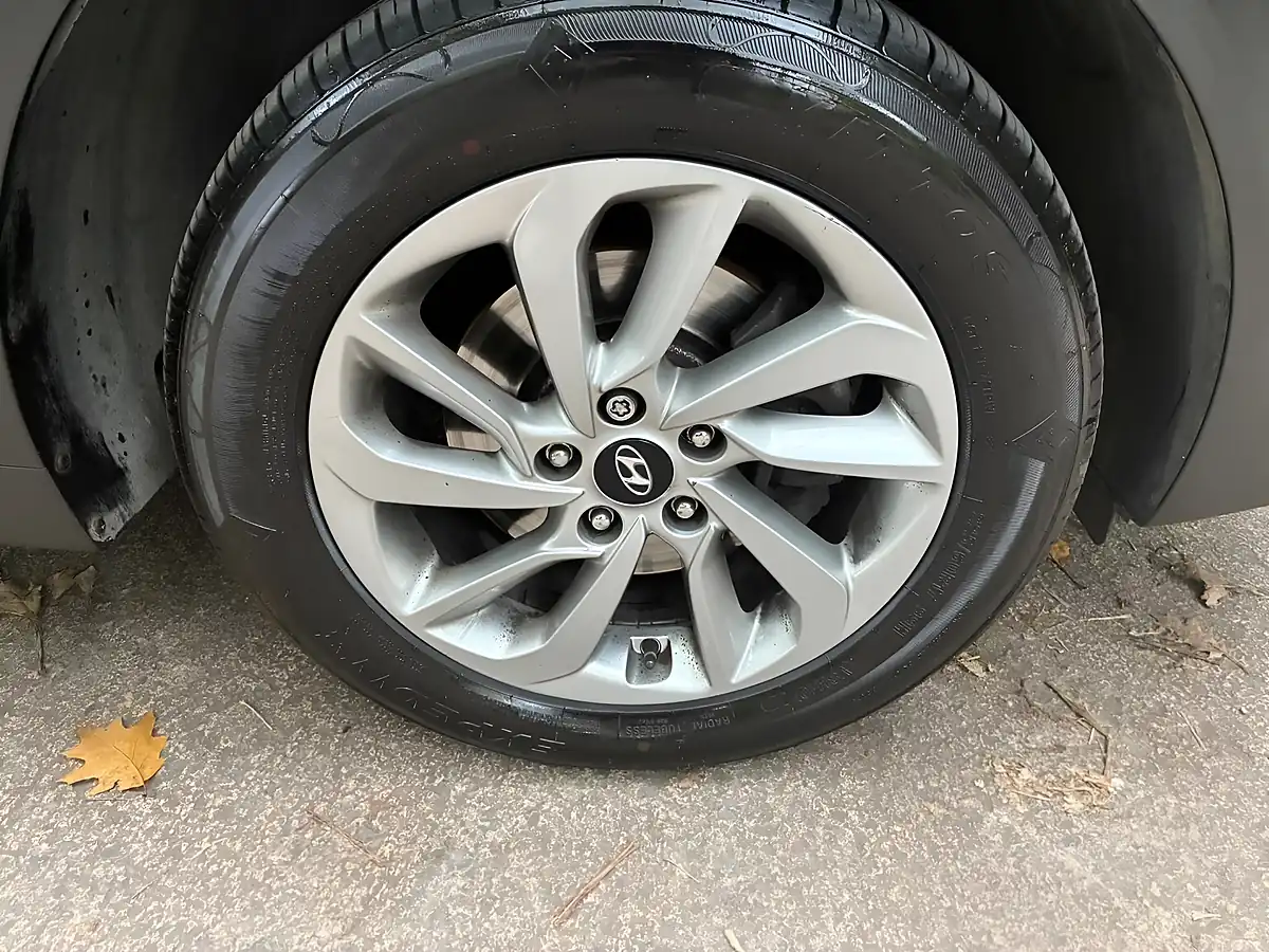 Used 2016 Hyundai Tucson Se Grey - Interior and Exterior details 12