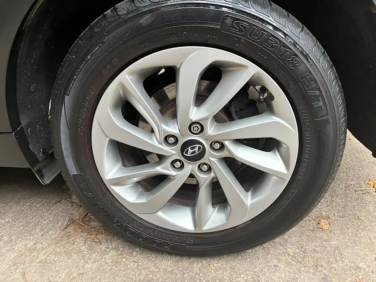 Used 2016 Hyundai Tucson Se Grey - Interior and Exterior details 13