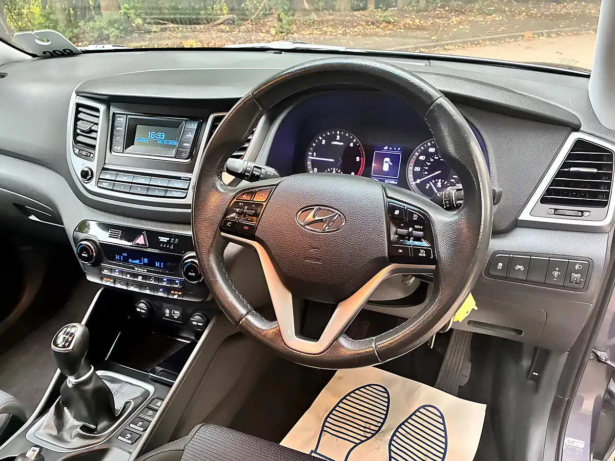 Used 2016 Hyundai Tucson Se Grey - Interior and Exterior details 14