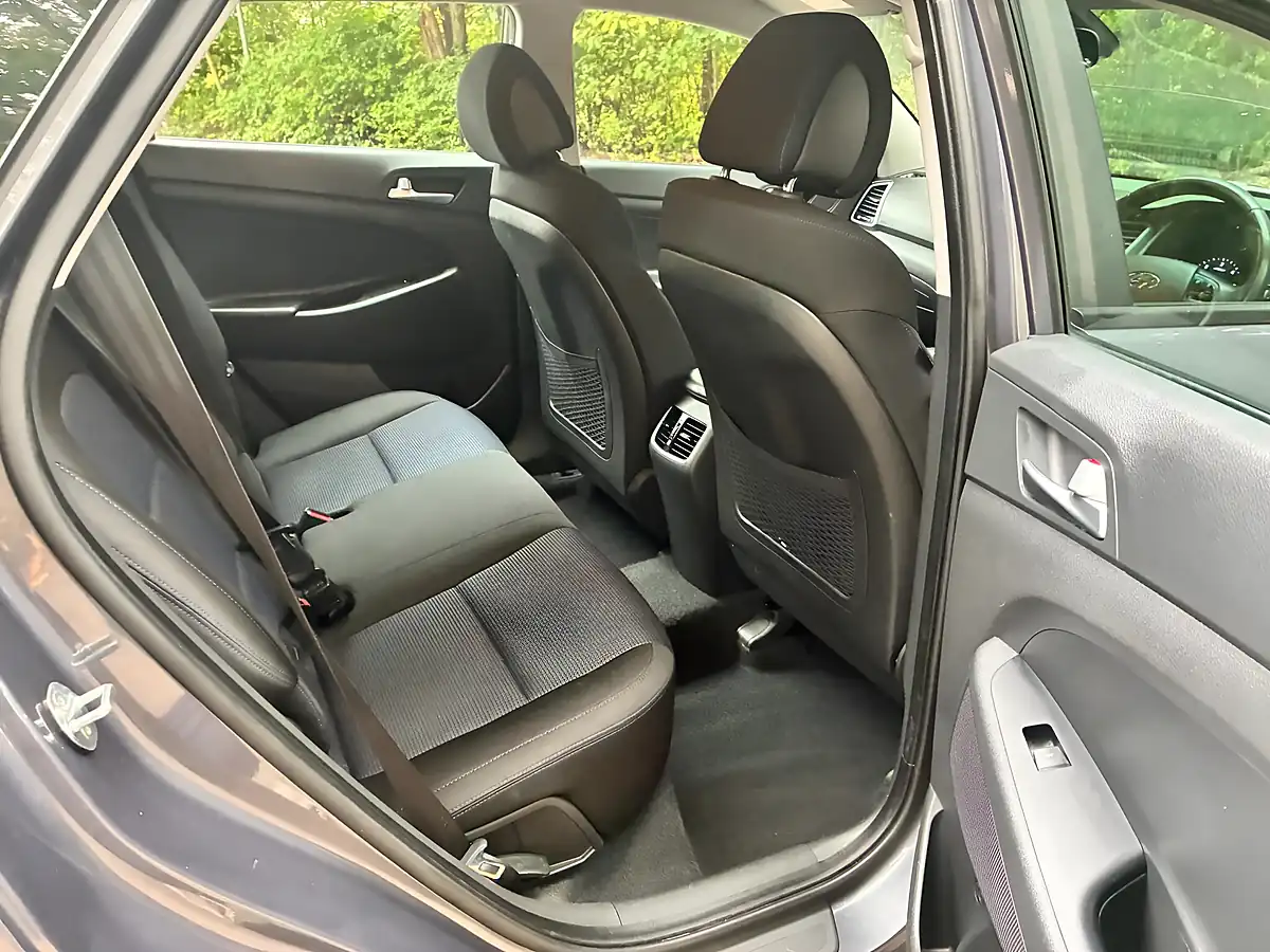 Used 2016 Hyundai Tucson Se Grey - Interior and Exterior details 15
