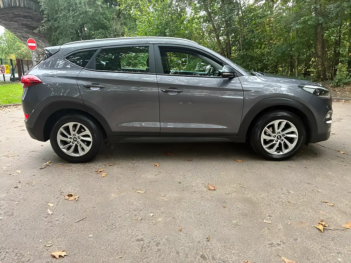 Used 2016 Hyundai Tucson Se Grey - Interior and Exterior details 4