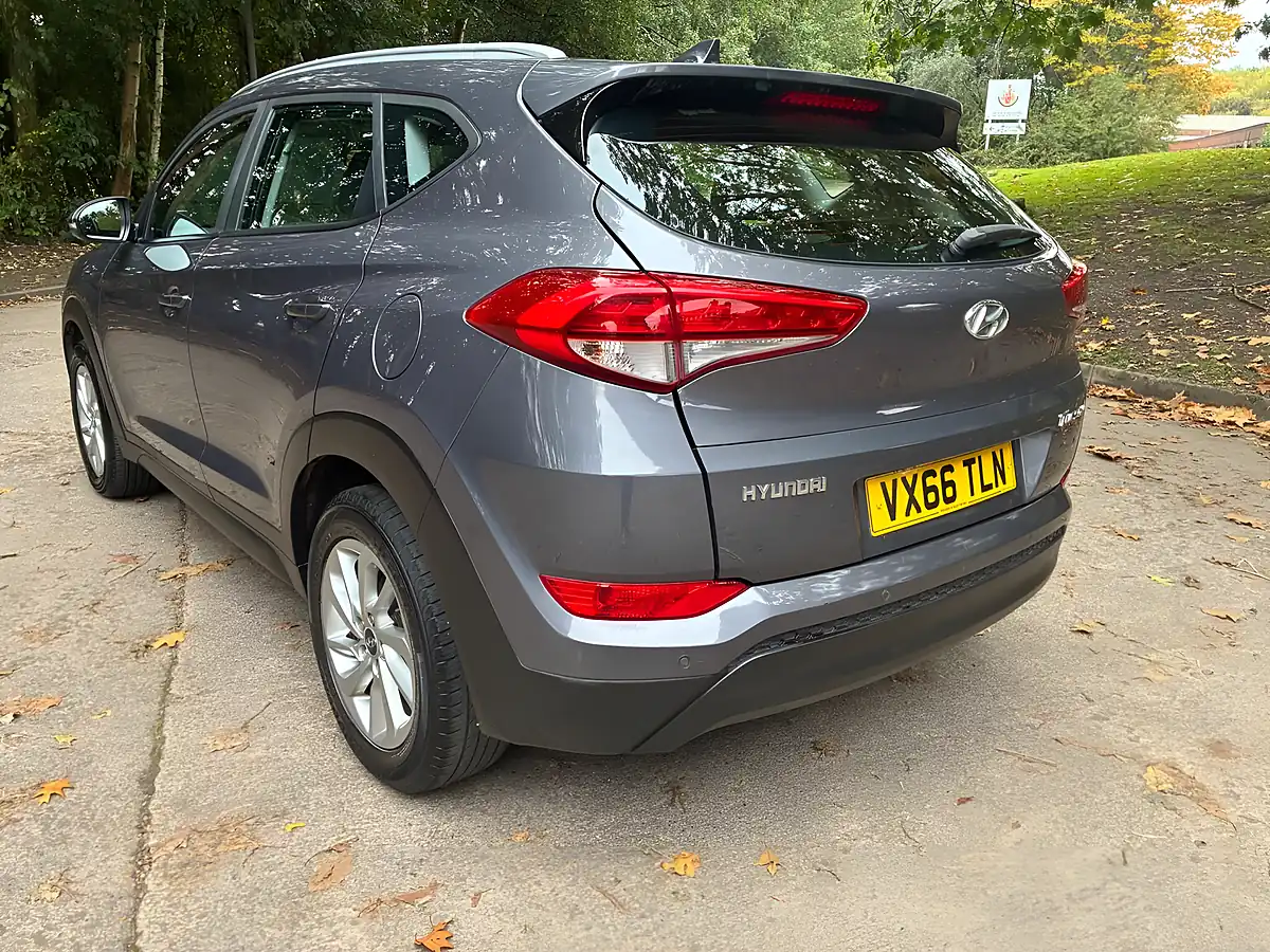 Used 2016 Hyundai Tucson Se Grey - Interior and Exterior details 8