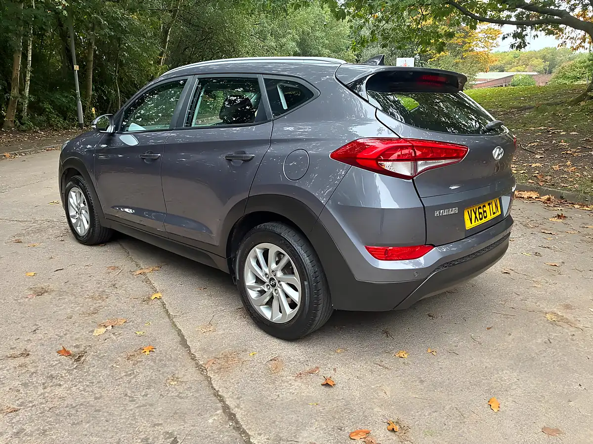 Used 2016 Hyundai Tucson Se Grey - Interior and Exterior details 9